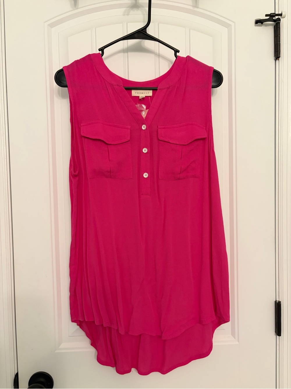 Promesa Sleeveless Button-Front Camisole in Hot Pink